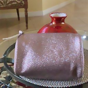 travel bag pink sparkle Like new w zipper closure makeup nice for grab b…
